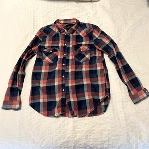 American Eagle plaid button up long sleeve Small
